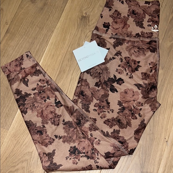 Beyond Yoga Denim - Beyond Yoga leggings with Camouflage flower Pattern size large